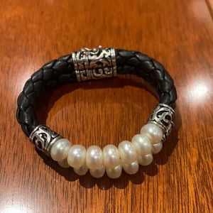 Ladies bracelet silver, leather and pearls